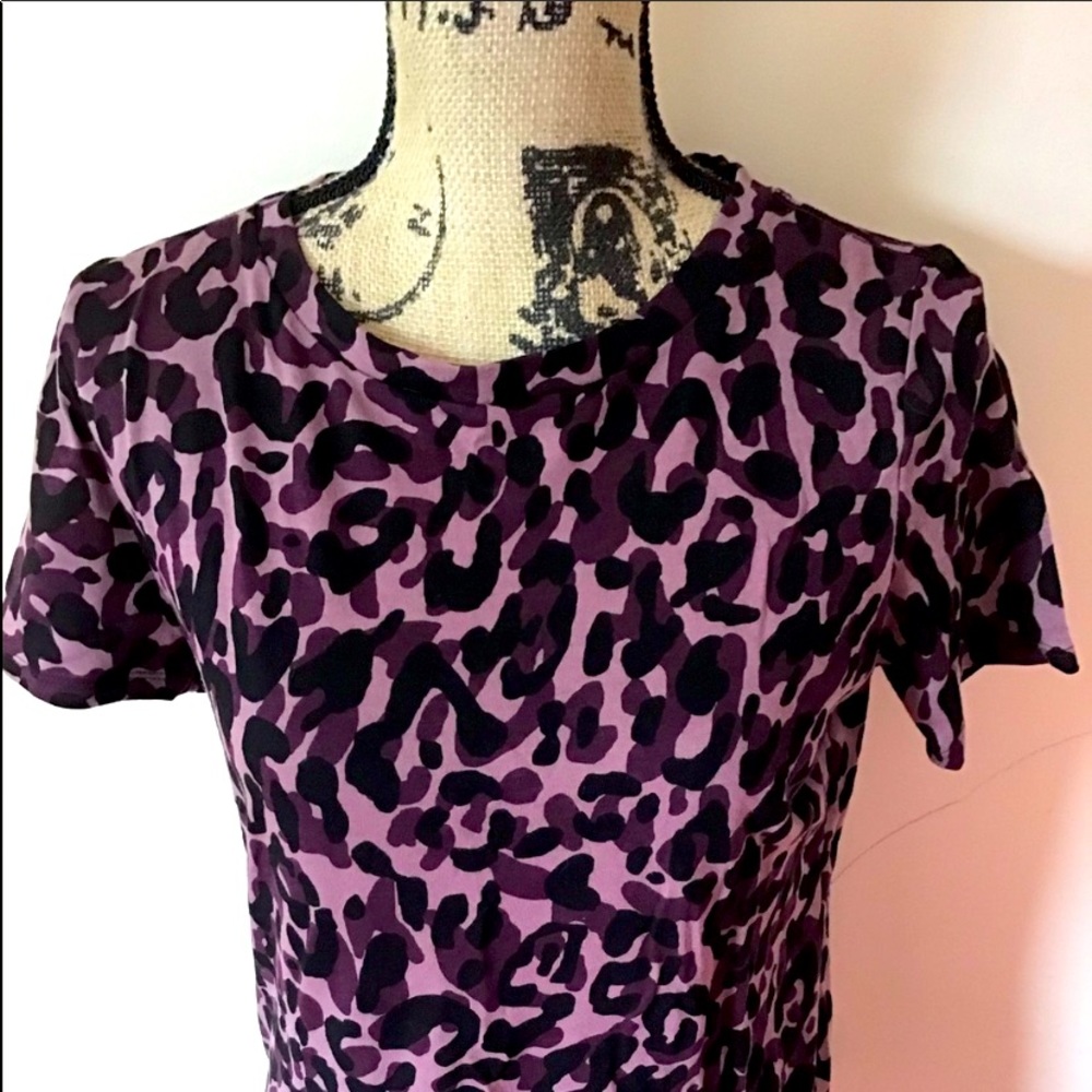 💙💛NWOT VS PINK (purple) CAMO TEE SHIRT